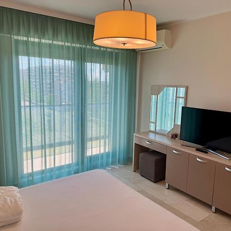 Sophia 3 Luxury Apartments Mamaia Phòng bức ảnh